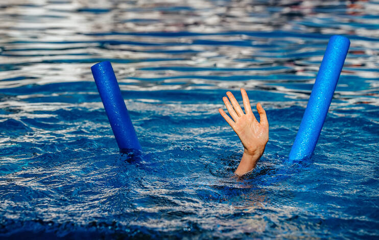 Child is drowning in the pool
